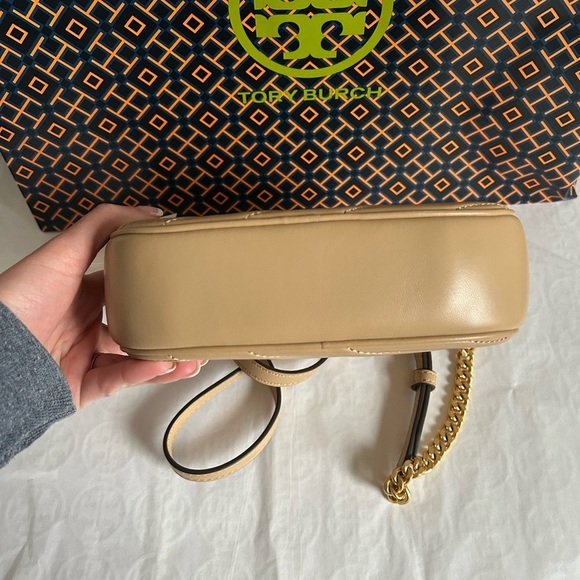 Tory Burch Kira Chevron Quilted Camera Crossbody Bag Desert Dune Gold Tan - Picture 4 of 15